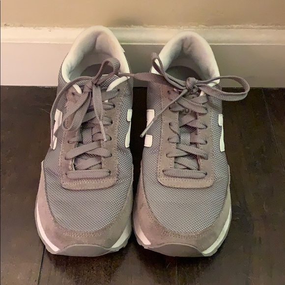 New Balance sneakers - Picture 1 of 3